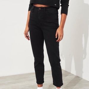 Hollister Ultra High-Rise Mom Jean
